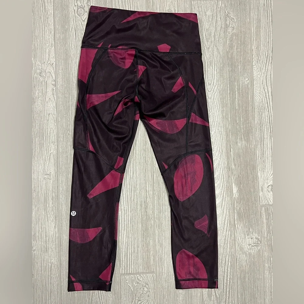 Lululemon 23” Crop Leggings Size 4 Back Spin Stroke Dashing Purple Black / Black - Picture 3 of 8